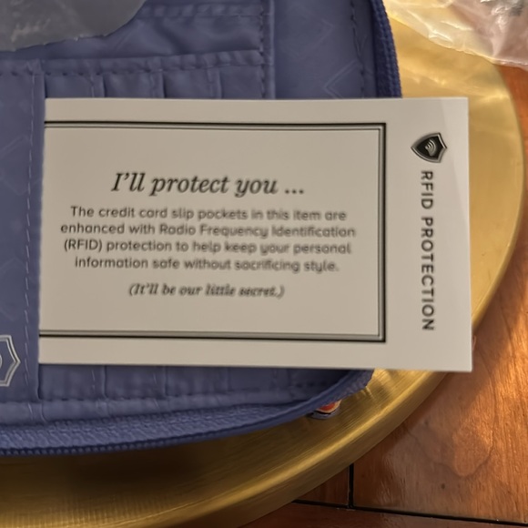 Vera Bradley RFID crossbody - Picture 6 of 9
